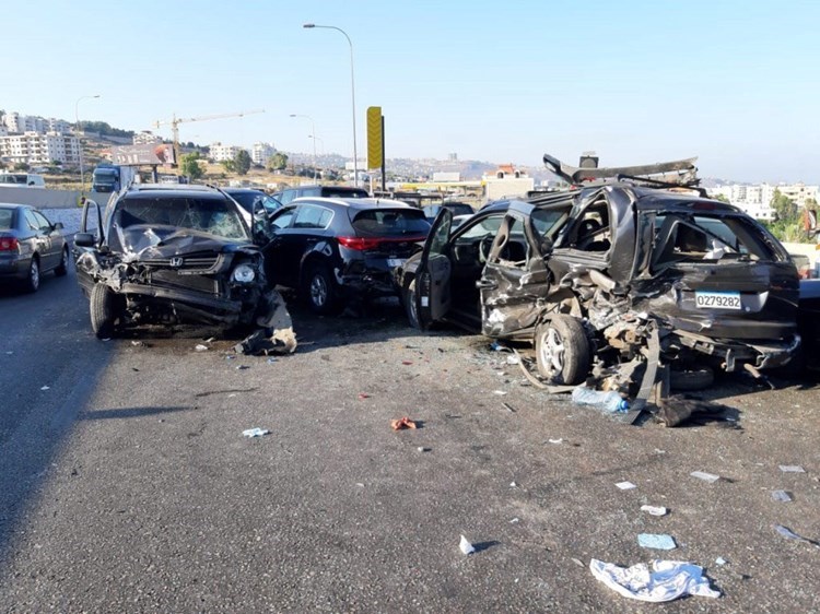 A traffic accident in Lebanon kills the mother and her four daughters.