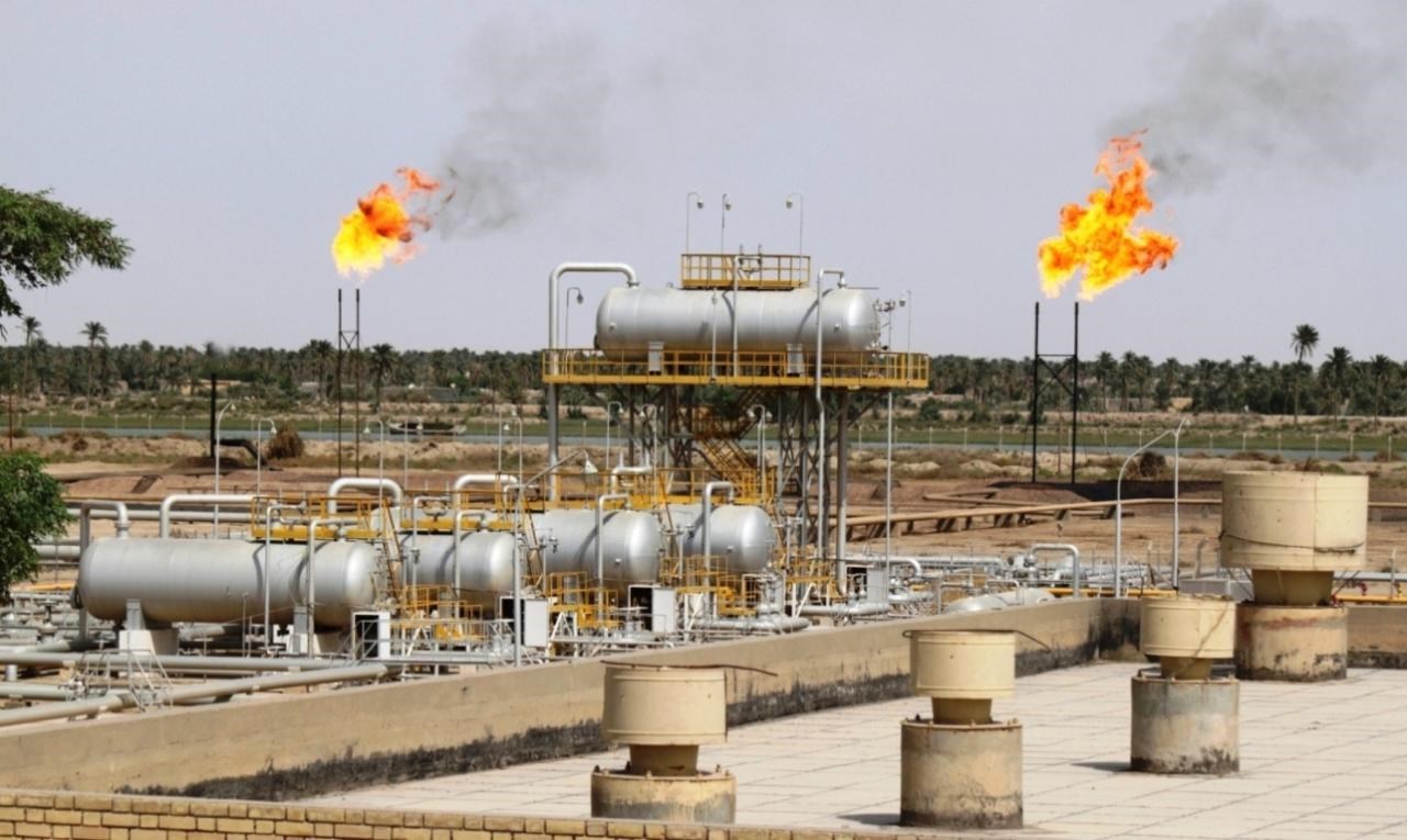 Iraq produces millions of barrels of crude oil per day (archive)