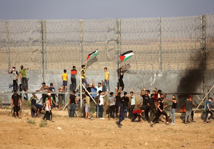 Injuries as a result of shooting at the participants in the commemoration of the burning of Al-Aqsa.