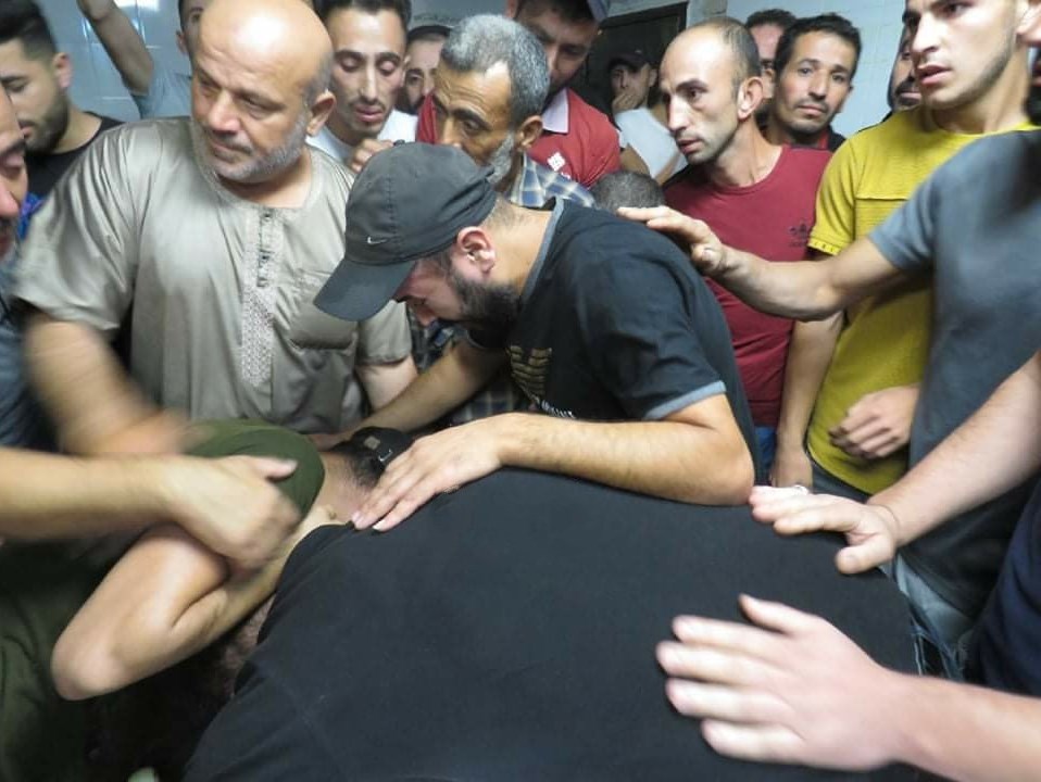 The Israel occupation forces hand over the body of the martyr Muhammad Farid