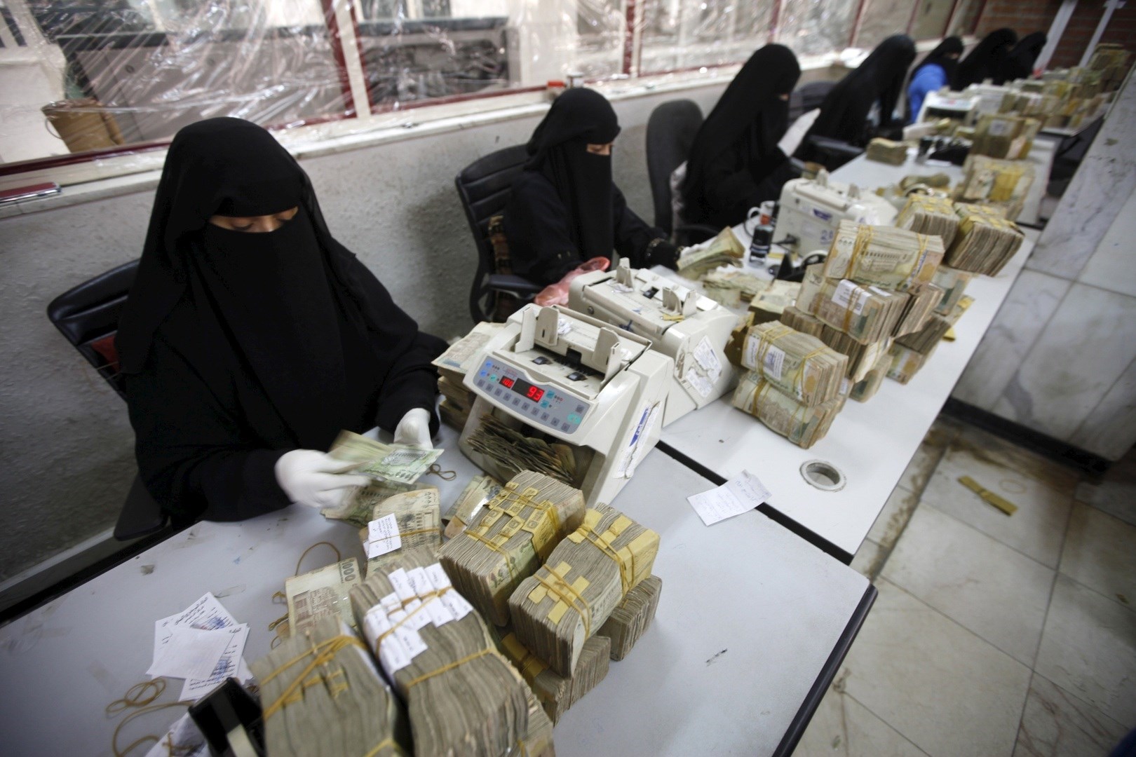 Yemeni Rial Plunges to Record Low in Aden