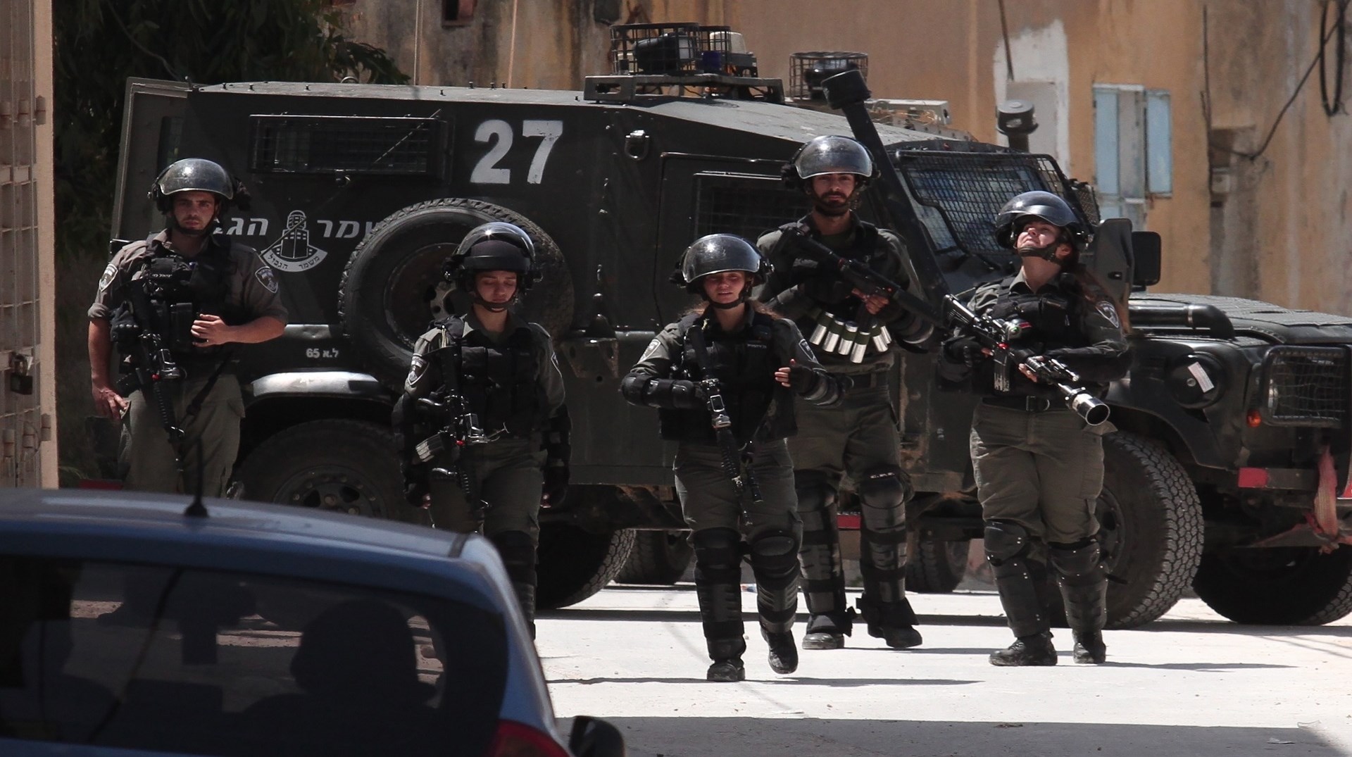 The occupation launches a campaign of arrests and searches in the West Bank