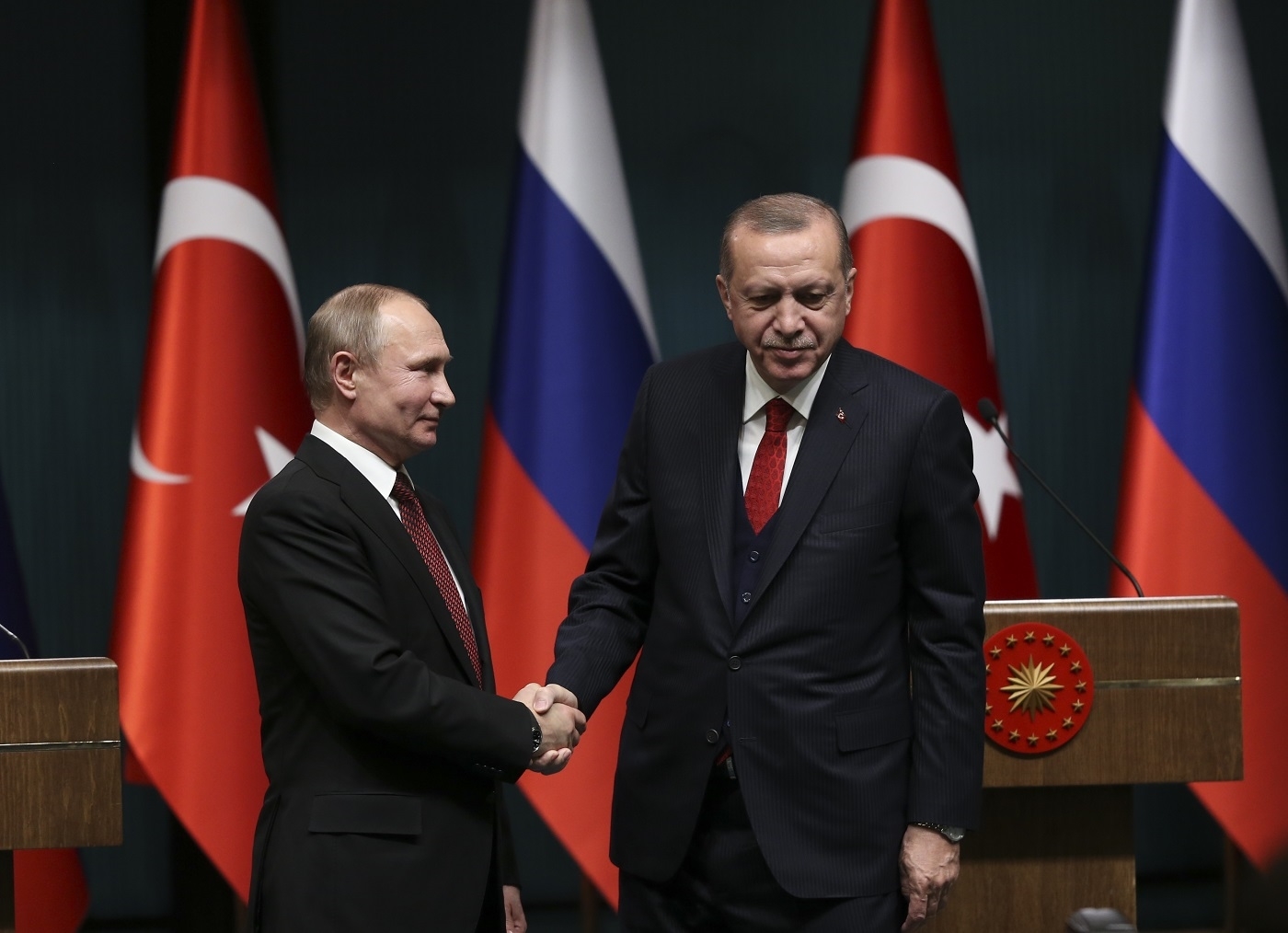 Russian President Vladimir Putin meets with his Turkish counterpart Recep Tayyip Erdogan (Archive)